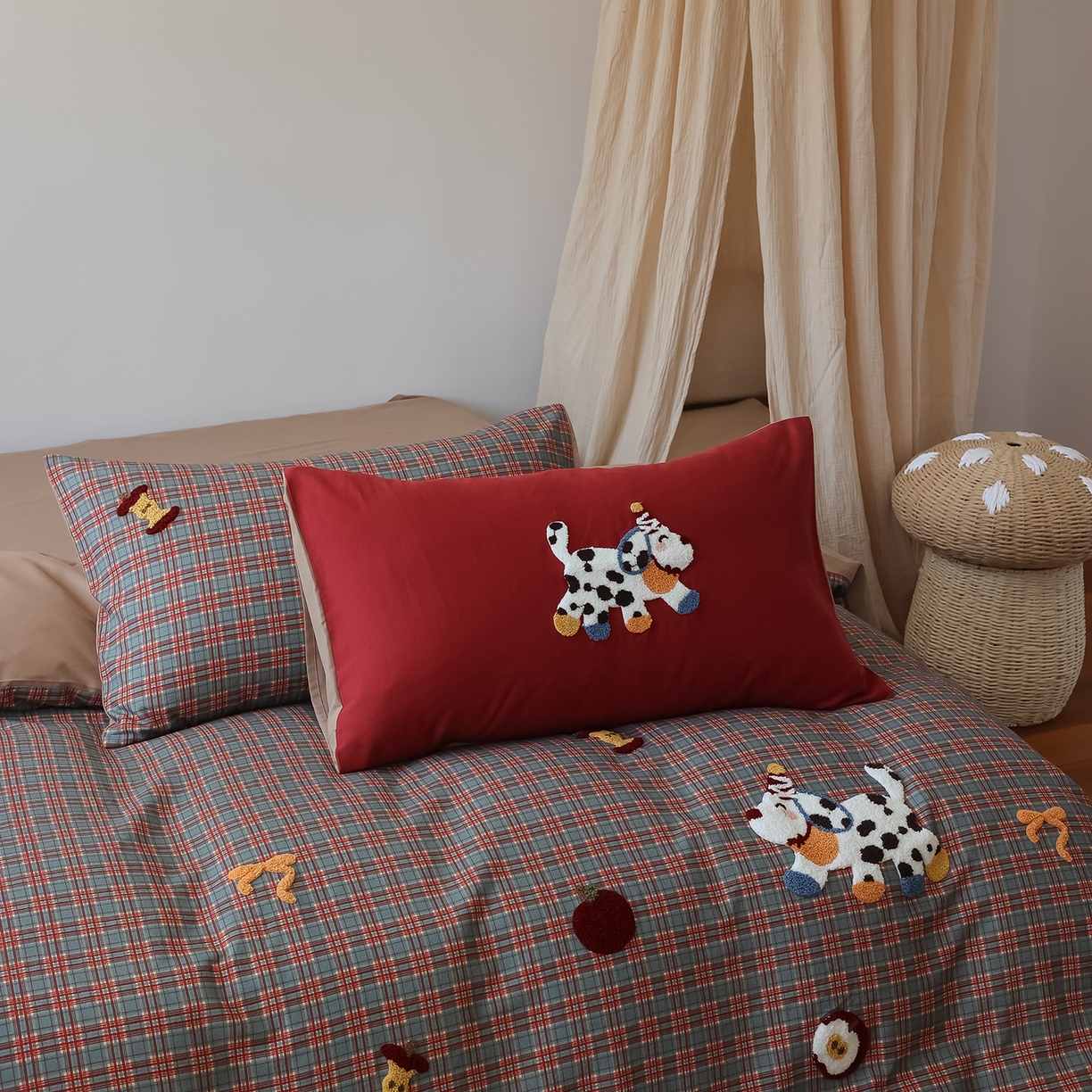 91家纺网 家纺一手货源 找家纺 风向标家纺 2025新款全棉50s磨毛数码印花毛巾绣四件套-风格二 多巴胺小花狗