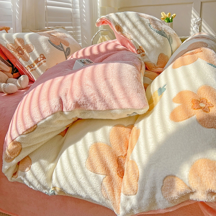 91家纺网 家纺一手货源 找家纺 梵克保罗 2025秋冬新品立体雪花绒单被套牛奶绒法莱绒雕花绒兔毛卡通四件套学生季四件套 繁花