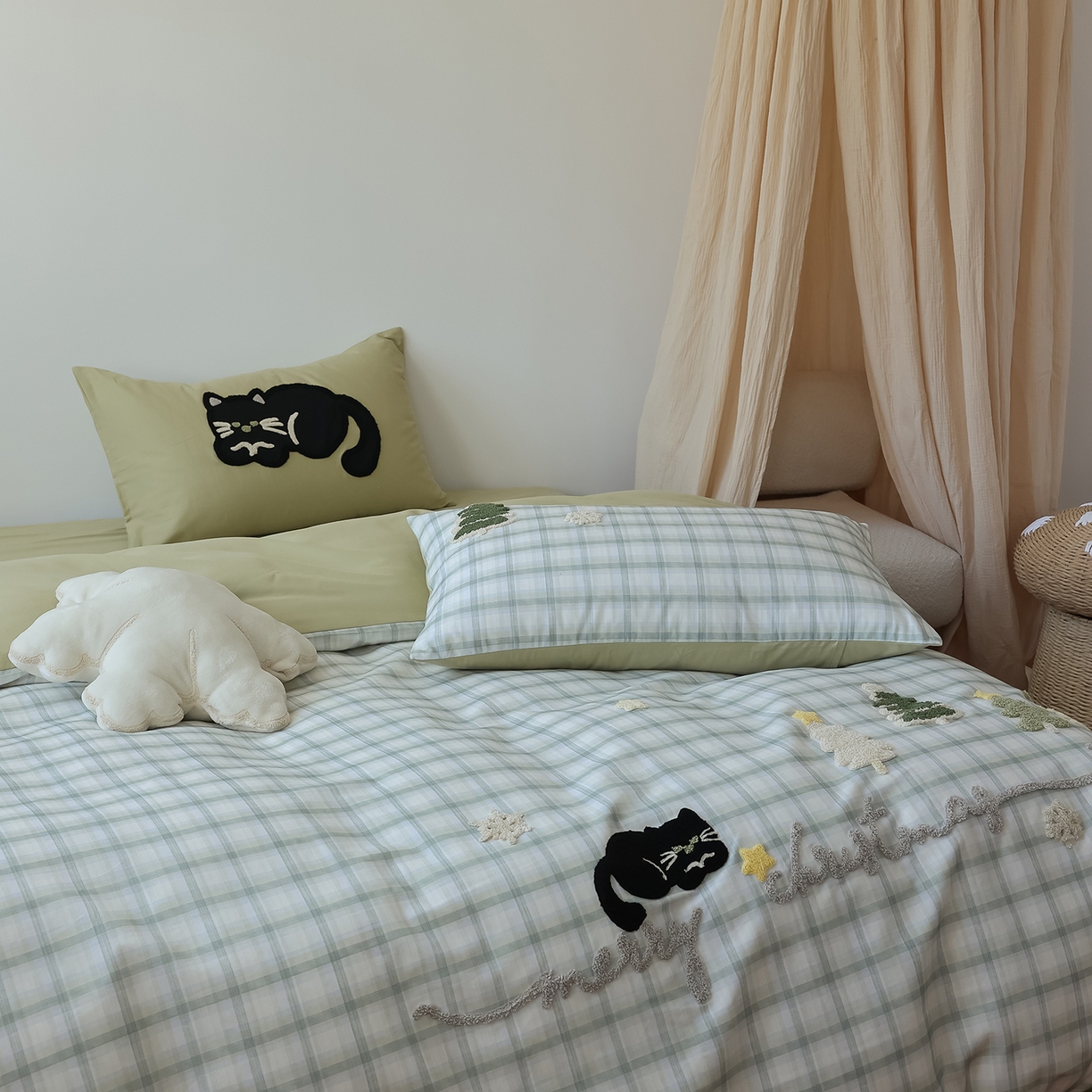 91家纺网 家纺一手货源 找家纺 风向标家纺 2025新款全棉50s磨毛数码印花毛巾绣四件套-风格二 绿色圣诞猫