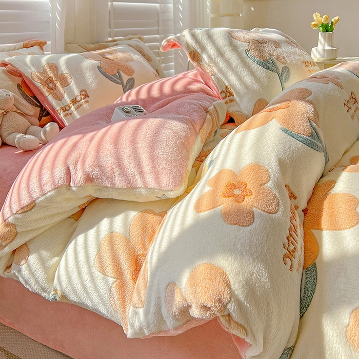 91家纺网 家纺一手货源 找家纺 梵克保罗 2025秋冬新品立体雪花绒单被套牛奶绒法莱绒雕花绒兔毛卡通四件套学生季四件套 繁花