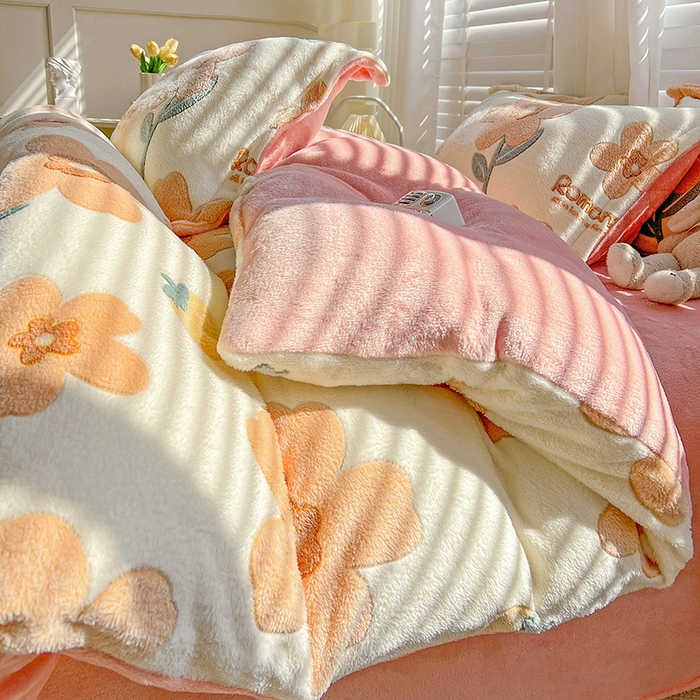 91家纺网 家纺一手货源 找家纺 梵克保罗 2025秋冬新品立体雪花绒单被套牛奶绒法莱绒雕花绒兔毛卡通四件套学生季四件套 繁花