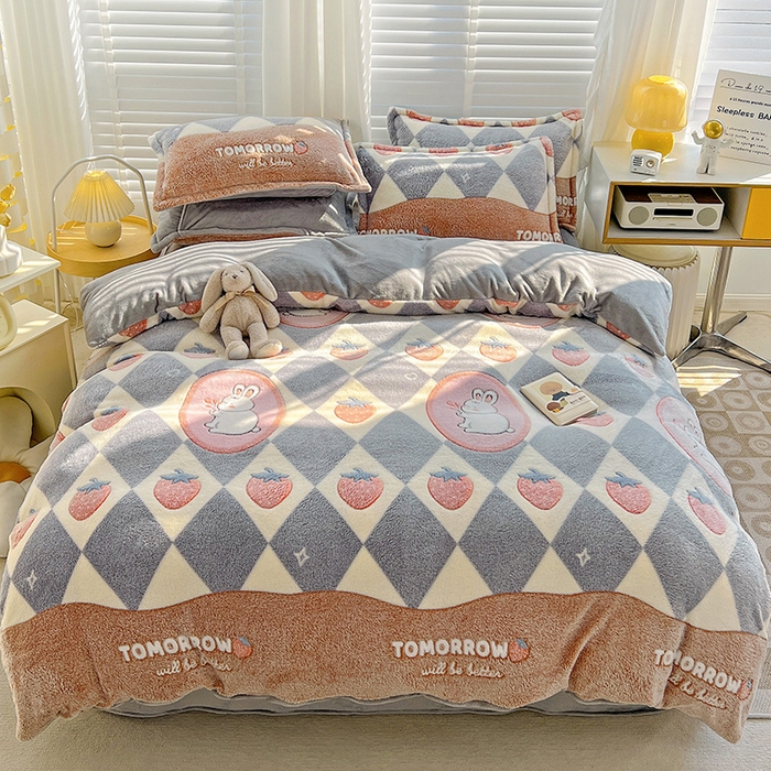 91家纺网 家纺一手货源 找家纺 梵克保罗 2025秋冬新品立体雪花绒单被套牛奶绒法莱绒雕花绒兔毛卡通四件套学生季四件套 幸运兔