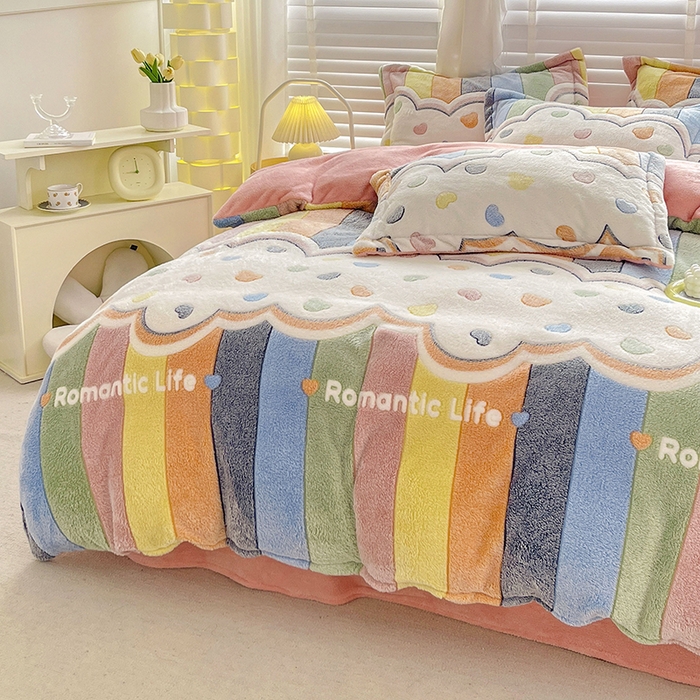 91家纺网 家纺一手货源 找家纺 梵克保罗 2025秋冬新品立体雪花绒单被套牛奶绒法莱绒雕花绒兔毛卡通四件套学生季四件套 爱心彩虹