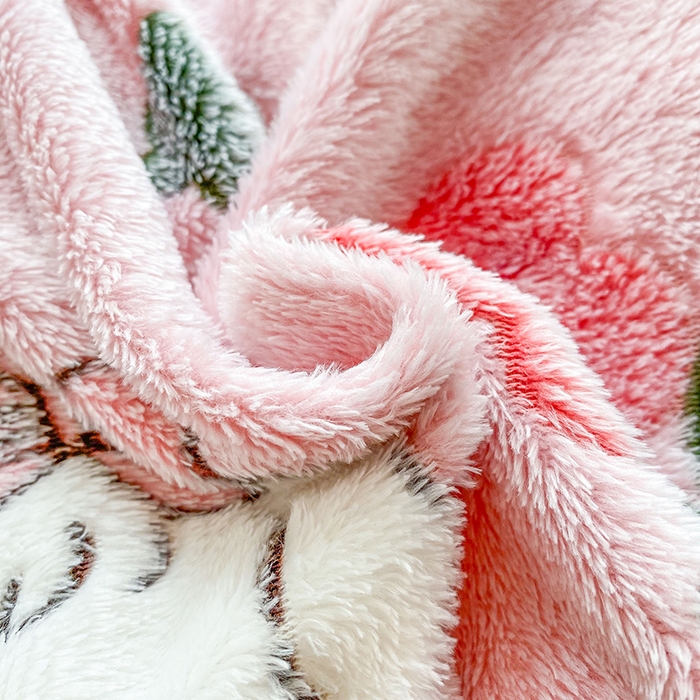 91家纺网 家纺一手货源 找家纺 梵克保罗 2025秋冬新品立体雪花绒单被套牛奶绒法莱绒雕花绒兔毛卡通四件套学生季四件套 甜心兔