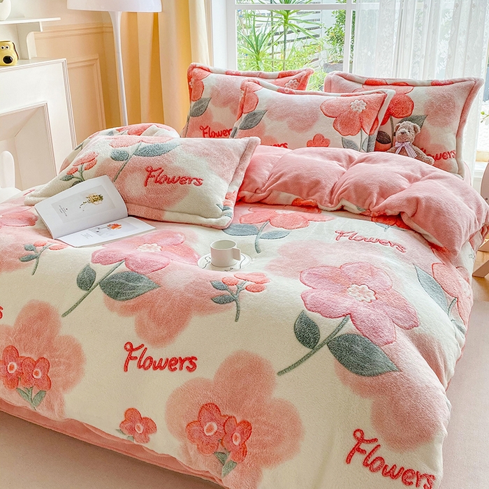 91家纺网 家纺一手货源 找家纺 梵克保罗 2025秋冬新品立体雪花绒单被套牛奶绒法莱绒雕花绒兔毛卡通四件套学生季四件套 爱蔓