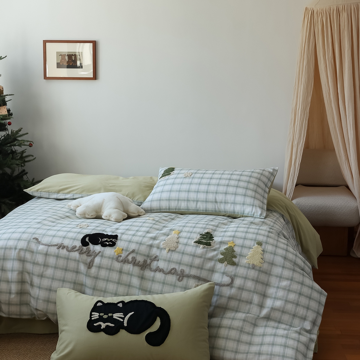 91家纺网 家纺一手货源 找家纺 风向标家纺 2025新款全棉50s磨毛数码印花毛巾绣四件套-风格二 绿色圣诞猫