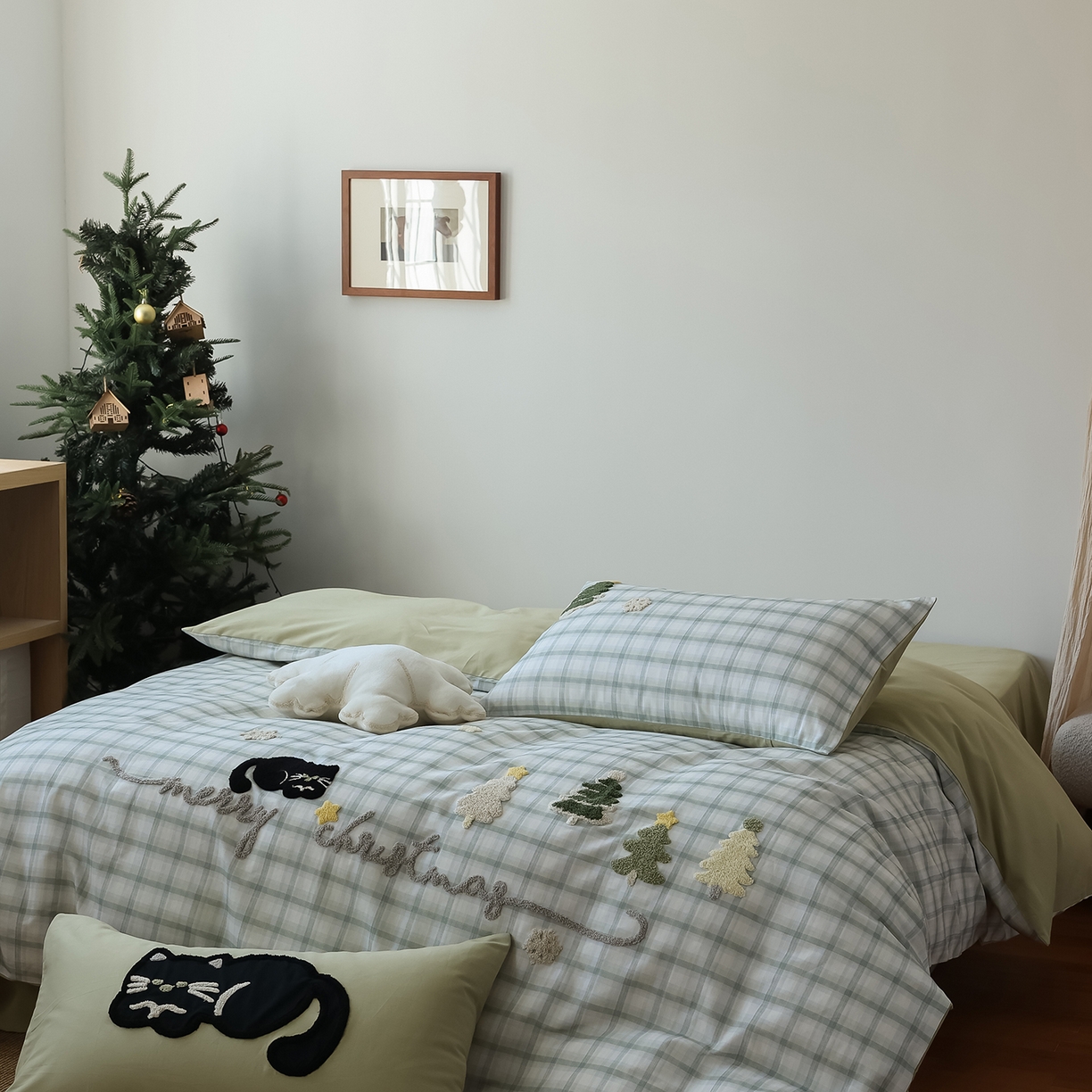 91家纺网 家纺一手货源 找家纺 风向标家纺 2025新款全棉50s磨毛数码印花毛巾绣四件套-风格二 绿色圣诞猫