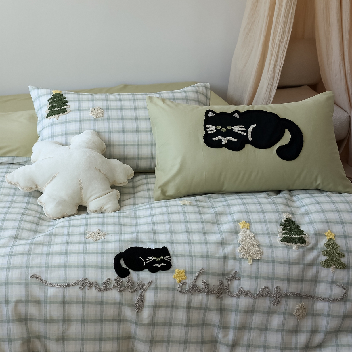 91家纺网 家纺一手货源 找家纺 风向标家纺 2025新款全棉50s磨毛数码印花毛巾绣四件套-风格二 绿色圣诞猫