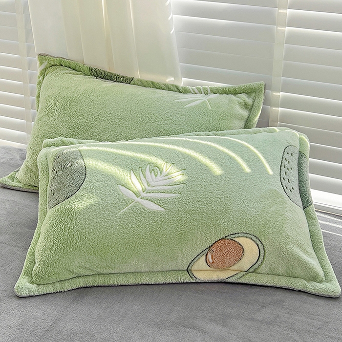 91家纺网 家纺一手货源 找家纺 梵克保罗 2025秋冬新品立体雪花绒单被套牛奶绒法莱绒雕花绒兔毛卡通四件套学生季三件套 爱心牛油果