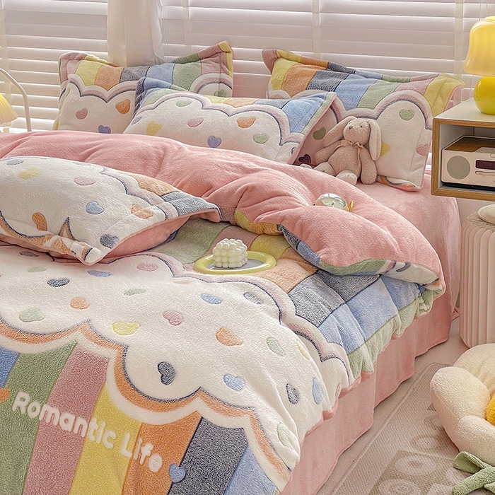 91家纺网 家纺一手货源 找家纺 （总）梵克保罗 2025秋冬新品立体雪花绒单被套牛奶绒法莱绒雕花绒兔毛卡通四件套学生季三件套