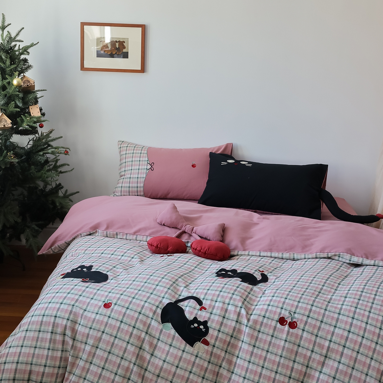 91家纺网 家纺一手货源 找家纺 风向标家纺 2025新款全棉50s磨毛数码印花毛巾绣四件套-风格二 三只鞋套猫