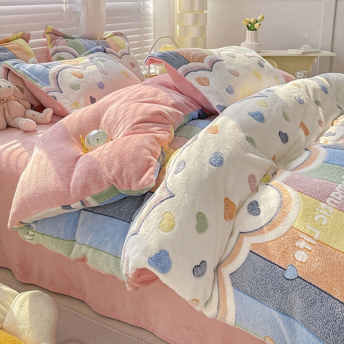 91家纺网 家纺一手货源 找家纺 （总）梵克保罗 2025秋冬新品立体雪花绒单被套牛奶绒法莱绒雕花绒兔毛卡通四件套学生季三件套