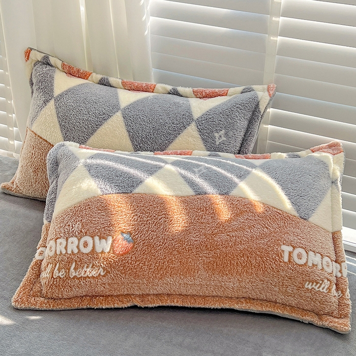 91家纺网 家纺一手货源 找家纺 梵克保罗 2025秋冬新品立体雪花绒单被套牛奶绒法莱绒雕花绒兔毛卡通四件套学生季三件套 幸运兔