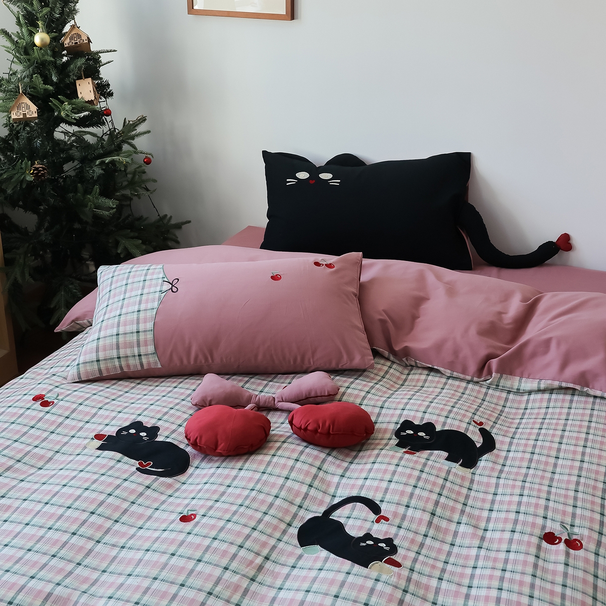 91家纺网 家纺一手货源 找家纺 风向标家纺 2025新款全棉50s磨毛数码印花毛巾绣四件套-风格二 三只鞋套猫