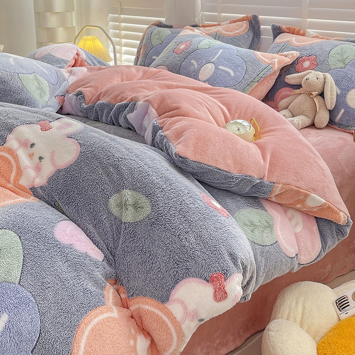 91家纺网 家纺一手货源 找家纺 梵克保罗 2025秋冬新品立体雪花绒单被套牛奶绒法莱绒雕花绒兔毛卡通四件套学生季三件套 太阳花