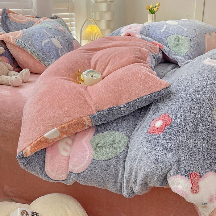 91家纺网 家纺一手货源 找家纺 梵克保罗 2025秋冬新品立体雪花绒单被套牛奶绒法莱绒雕花绒兔毛卡通四件套学生季三件套 太阳花