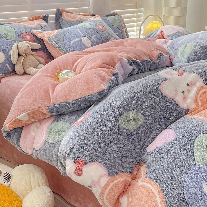 91家纺网 家纺一手货源 找家纺 梵克保罗 2025秋冬新品立体雪花绒单被套牛奶绒法莱绒雕花绒兔毛卡通四件套学生季三件套 太阳花