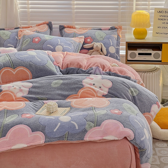 91家纺网 家纺一手货源 找家纺 梵克保罗 2025秋冬新品立体雪花绒单被套牛奶绒法莱绒雕花绒兔毛卡通四件套学生季三件套 太阳花