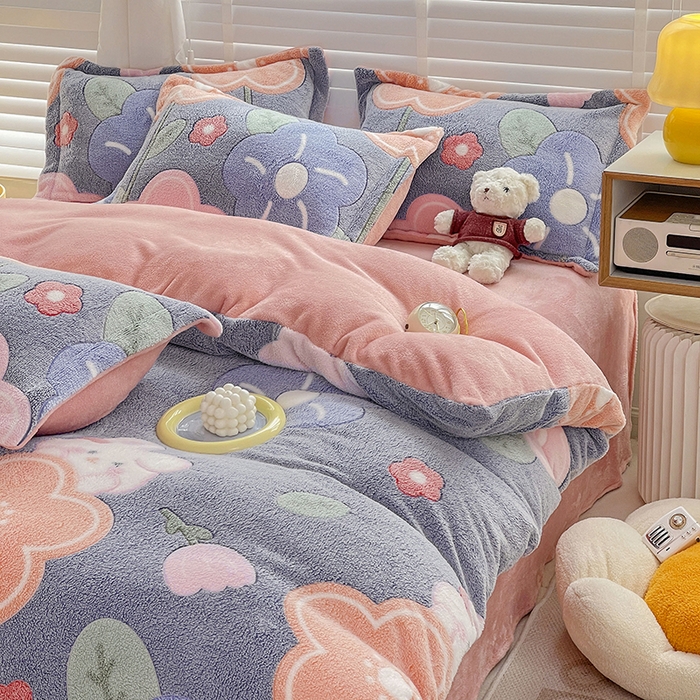 91家纺网 家纺一手货源 找家纺 梵克保罗 2025秋冬新品立体雪花绒单被套牛奶绒法莱绒雕花绒兔毛卡通四件套学生季三件套 太阳花