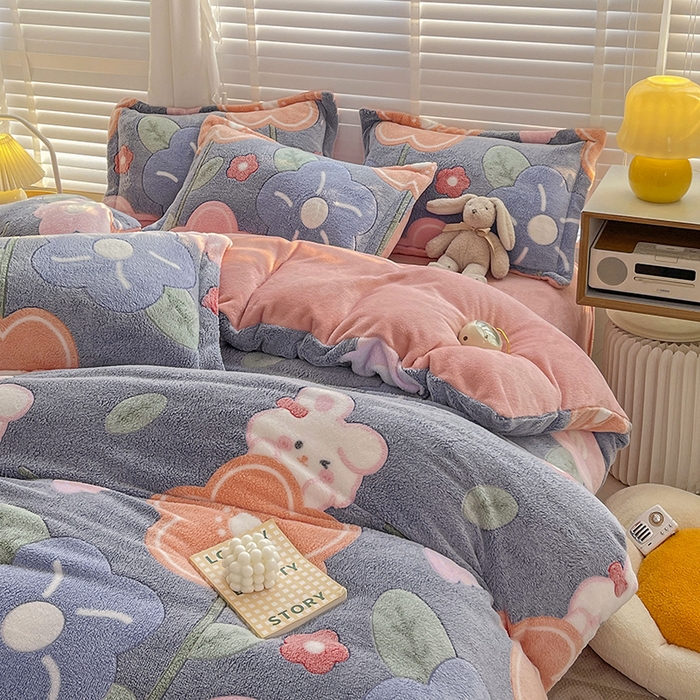 91家纺网 家纺一手货源 找家纺 梵克保罗 2025秋冬新品立体雪花绒单被套牛奶绒法莱绒雕花绒兔毛卡通四件套学生季三件套 太阳花