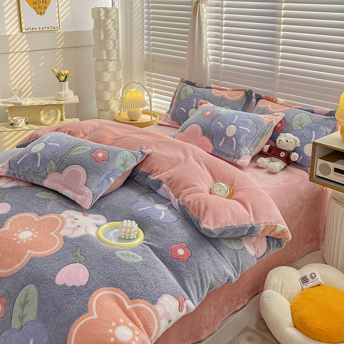 91家纺网 家纺一手货源 找家纺 梵克保罗 2025秋冬新品立体雪花绒单被套牛奶绒法莱绒雕花绒兔毛卡通四件套学生季三件套 太阳花