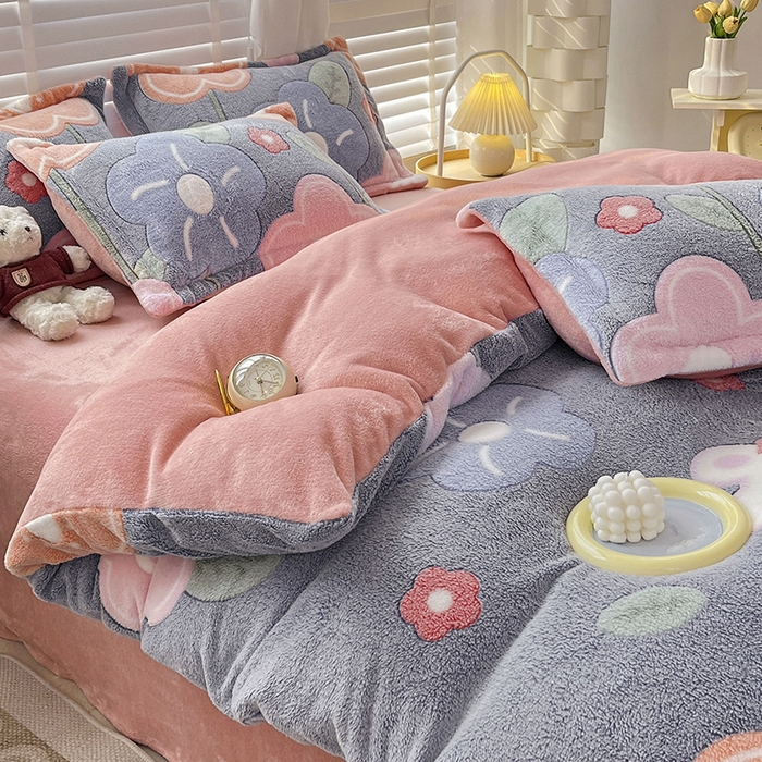 91家纺网 家纺一手货源 找家纺 梵克保罗 2025秋冬新品立体雪花绒单被套牛奶绒法莱绒雕花绒兔毛卡通四件套学生季三件套 太阳花