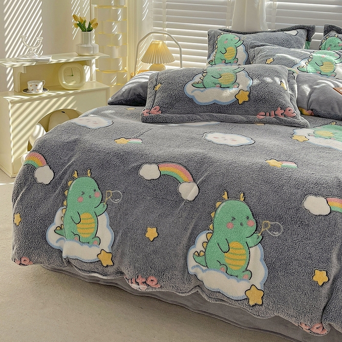 91家纺网 家纺一手货源 找家纺 梵克保罗 2025秋冬新品立体雪花绒单被套牛奶绒法莱绒雕花绒兔毛卡通四件套学生季三件套 小恐龙