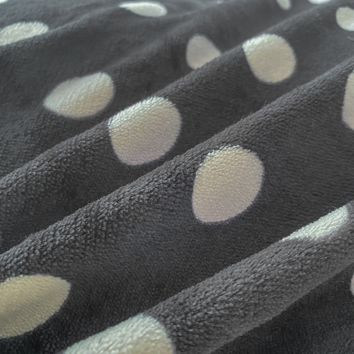 91家纺网 家纺一手货源 找家纺 梦可莱家居 2025秋冬新品豆豆绒床盖大花边四件套黑波点