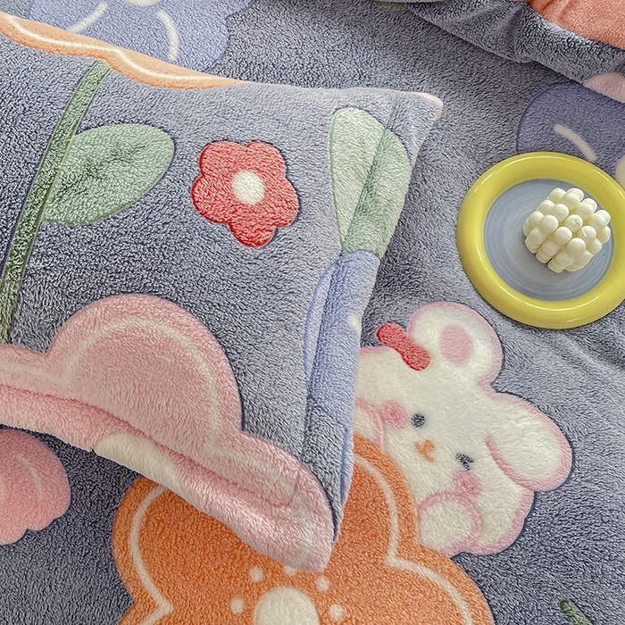 91家纺网 家纺一手货源 找家纺 梵克保罗 2025秋冬新品立体雪花绒单被套牛奶绒法莱绒雕花绒兔毛卡通四件套学生季三件套 太阳花