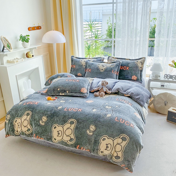 91家纺网 家纺一手货源 找家纺 梵克保罗 2025秋冬新品立体雪花绒单被套牛奶绒法莱绒雕花绒兔毛卡通四件套学生季三件套 顽皮熊