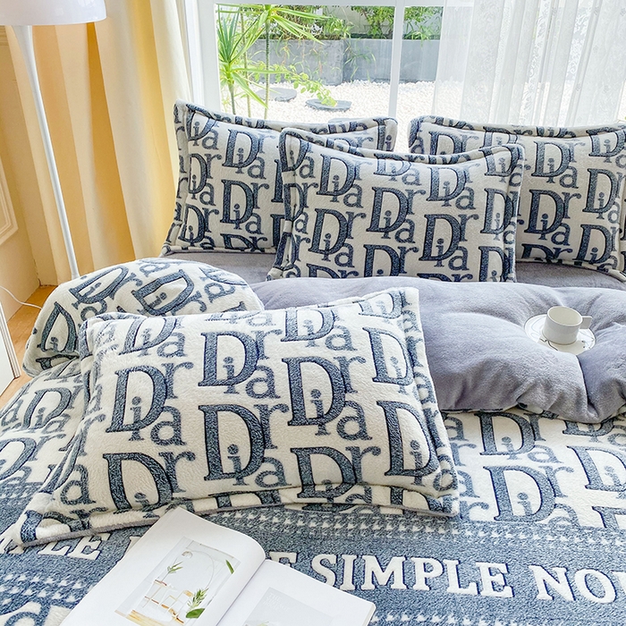 91家纺网 家纺一手货源 找家纺 梵克保罗 2025秋冬新品立体雪花绒单被套牛奶绒法莱绒雕花绒兔毛卡通四件套学生季三件套 迪澳