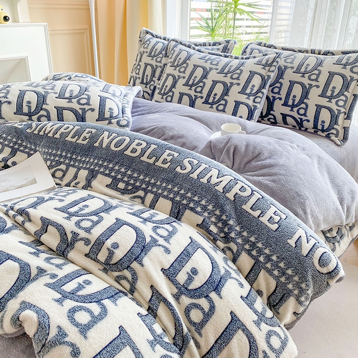 91家纺网 家纺一手货源 找家纺 梵克保罗 2025秋冬新品立体雪花绒单被套牛奶绒法莱绒雕花绒兔毛卡通四件套学生季三件套 迪澳