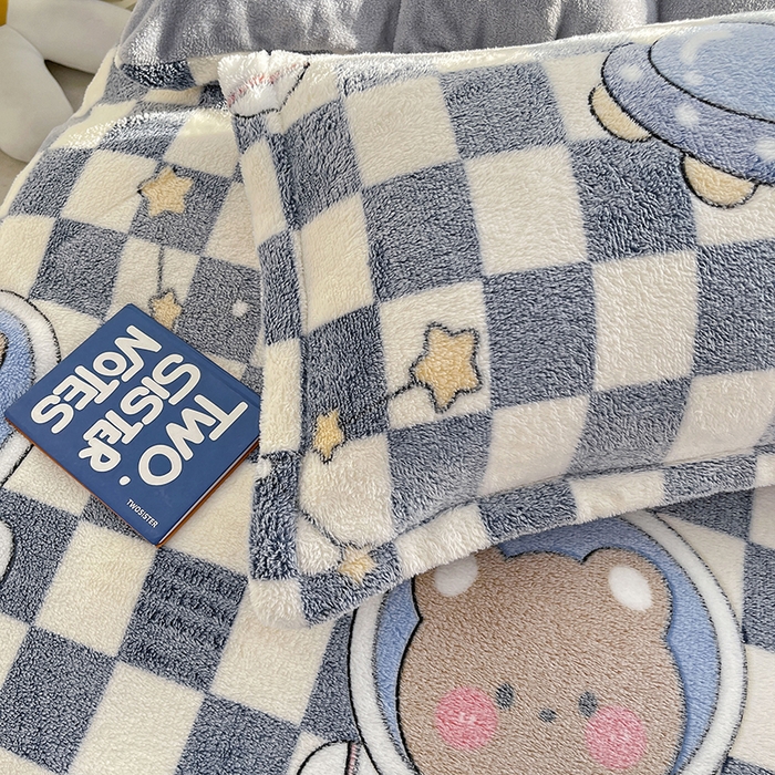 91家纺网 家纺一手货源 找家纺 梵克保罗 2025秋冬新品立体雪花绒单被套牛奶绒法莱绒雕花绒兔毛卡通四件套学生季三件套 太空熊