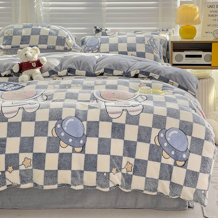 91家纺网 家纺一手货源 找家纺 梵克保罗 2025秋冬新品立体雪花绒单被套牛奶绒法莱绒雕花绒兔毛卡通四件套学生季三件套 太空熊