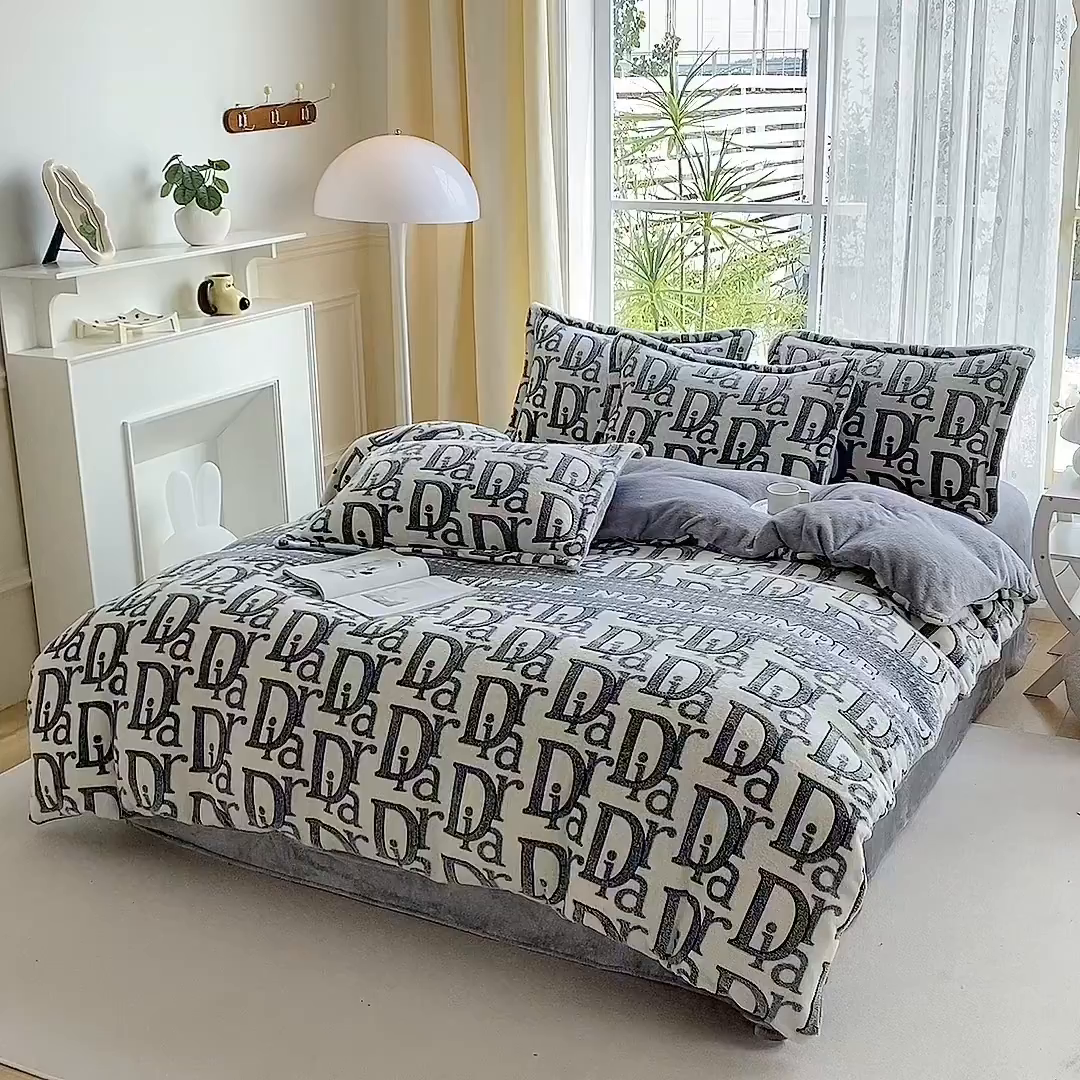 91家纺网 家纺一手货源 找家纺 梵克保罗 2025秋冬新品立体雪花绒单被套牛奶绒法莱绒雕花绒兔毛卡通四件套学生季三件套 迪澳