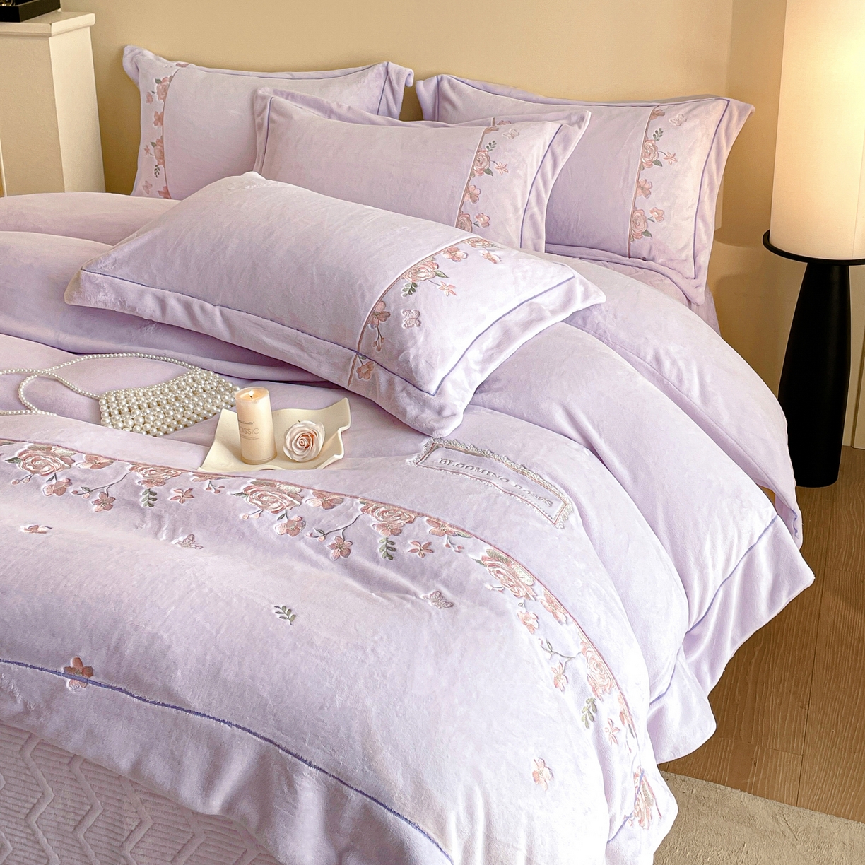 91家纺网 家纺一手货源 找家纺 新方向 2025年 全消光A类刺绣牛奶绒四件套-花意浓 花意浓-魅紫