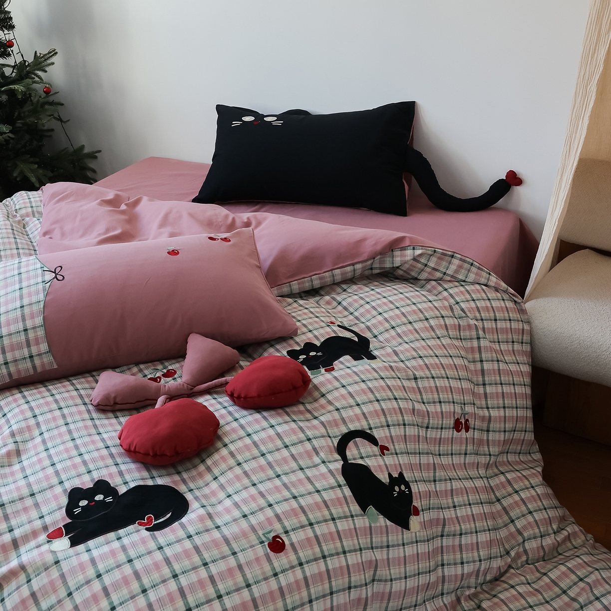 91家纺网 家纺一手货源 找家纺 风向标家纺 2025新款全棉50s磨毛数码印花毛巾绣四件套-风格二 三只鞋套猫