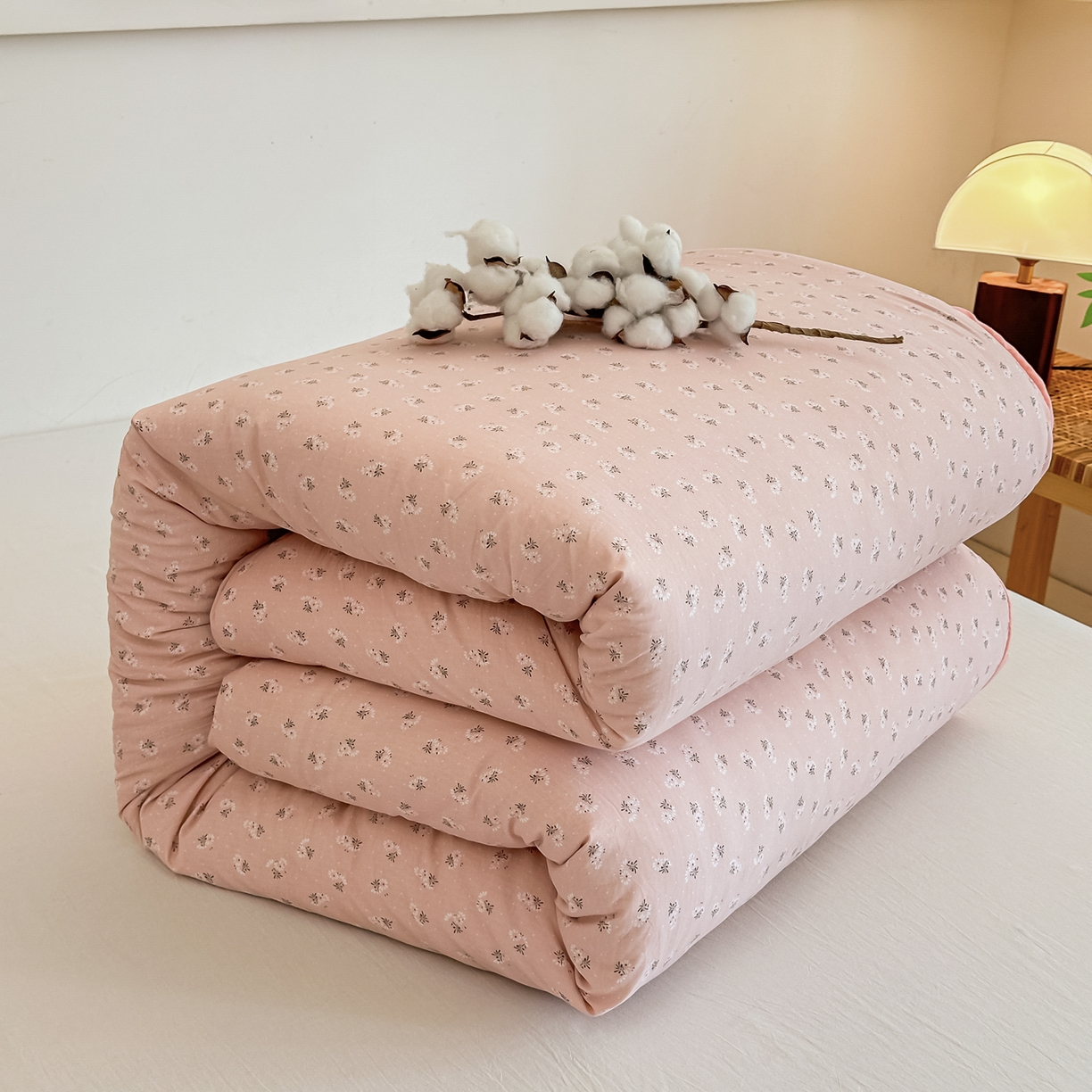 91家纺网 家纺一手货源 找家纺 好欣怡家纺 2026新款A类新疆棉花被可拆洗无印风格子水洗棉棉花被芯冬被学生四季被 小雏菊-粉