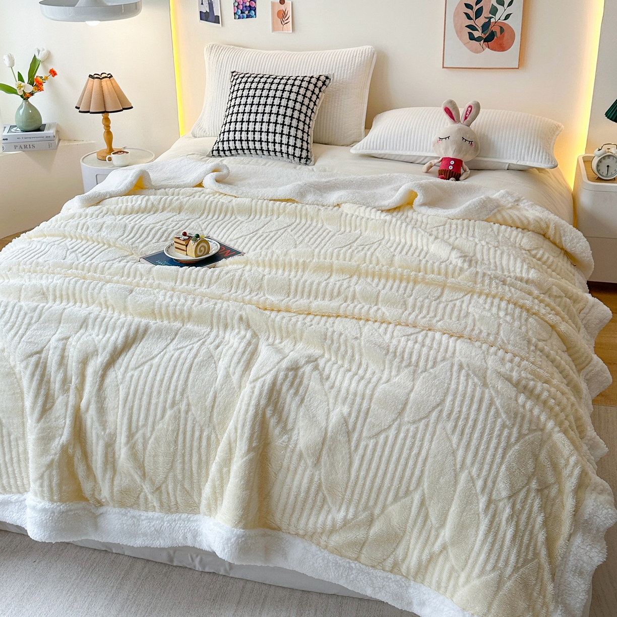 91家纺网 家纺一手货源 找家纺 悦织湾家纺 2025新款塔芙绒羊羔绒舒棉绒毛毯叶子系列 叶子米白