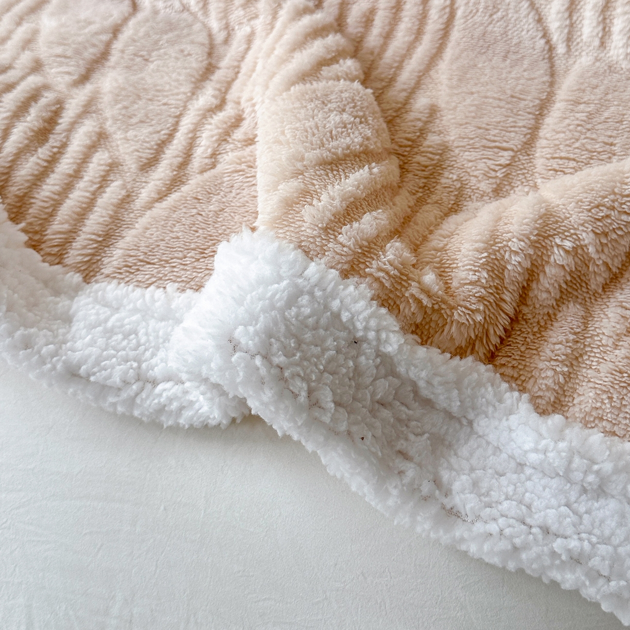 91家纺网 家纺一手货源 找家纺 悦织湾家纺 2025新款塔芙绒羊羔绒舒棉绒毛毯叶子系列 叶子奶咖