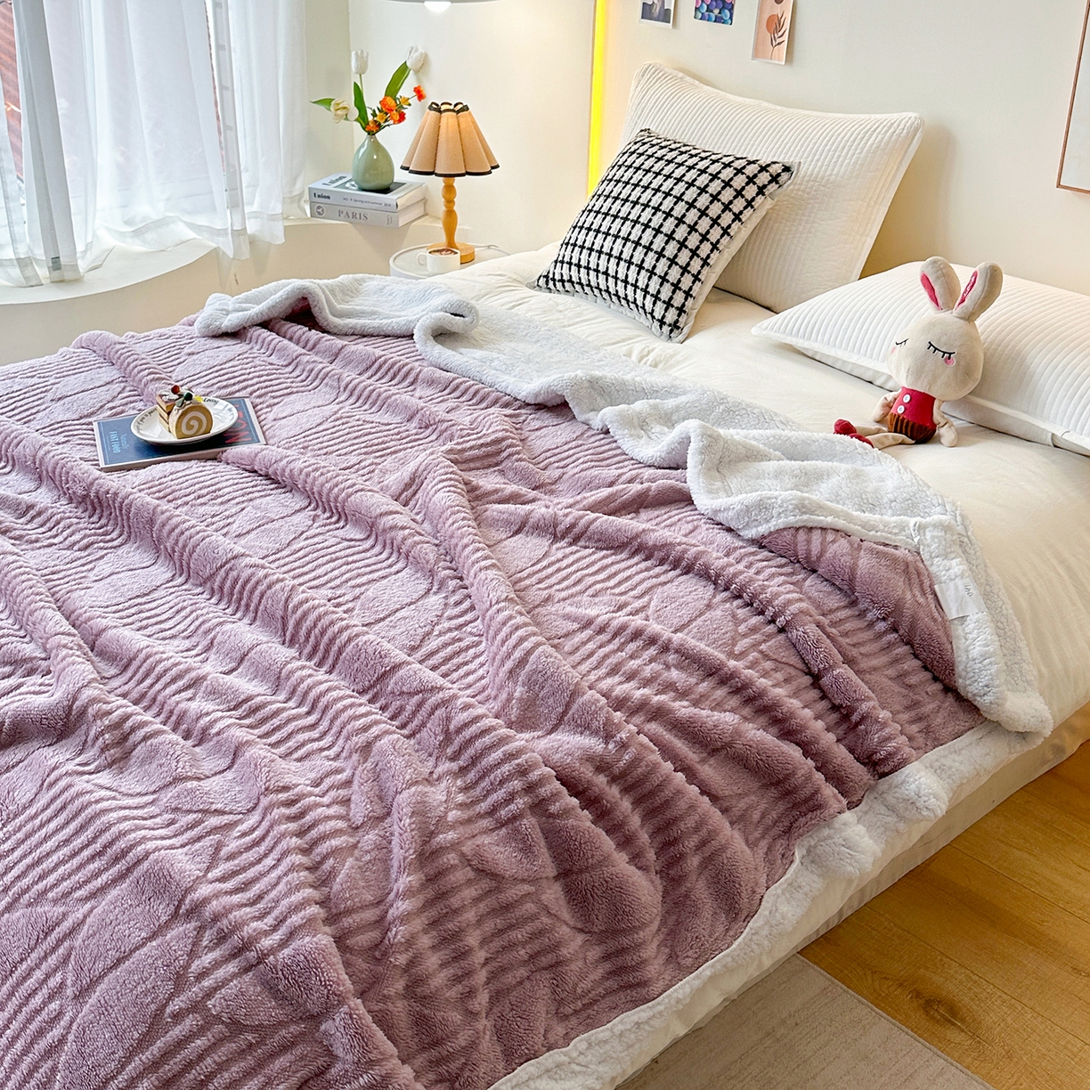 91家纺网 家纺一手货源 找家纺 悦织湾家纺 2025新款塔芙绒羊羔绒舒棉绒毛毯叶子系列 叶子紫色
