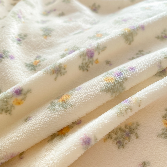 91家纺网 家纺一手货源 找家纺 梦可莱家居 2025秋冬新品豆豆绒床盖大花边四件套花紫