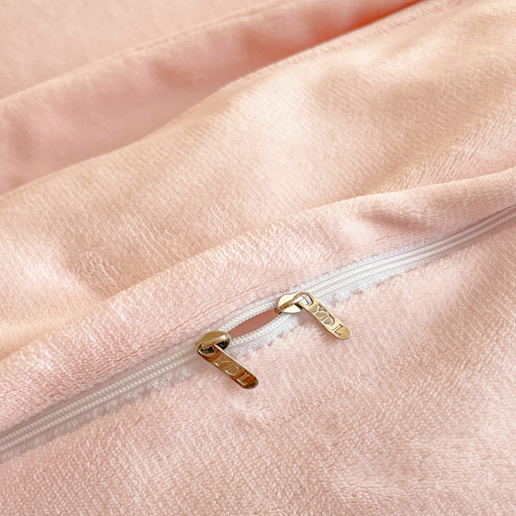 91家纺网 家纺一手货源 找家纺 新方向 2025年 全消光A类刺绣牛奶绒四件套-花意浓 花意浓-蔷薇粉