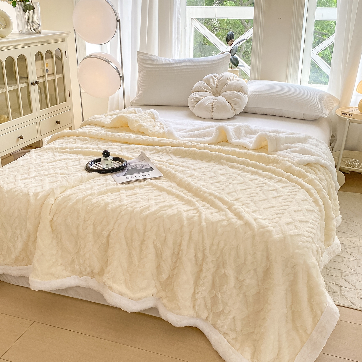 91家纺网 家纺一手货源 找家纺 悦织湾家纺 2025新款塔芙绒羊羔绒舒棉绒毛毯麻花格系列 麻花格-米白