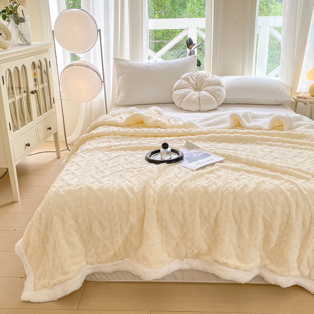 91家纺网 家纺一手货源 找家纺 悦织湾家纺 2025新款塔芙绒羊羔绒舒棉绒毛毯麻花格系列 麻花格-米白