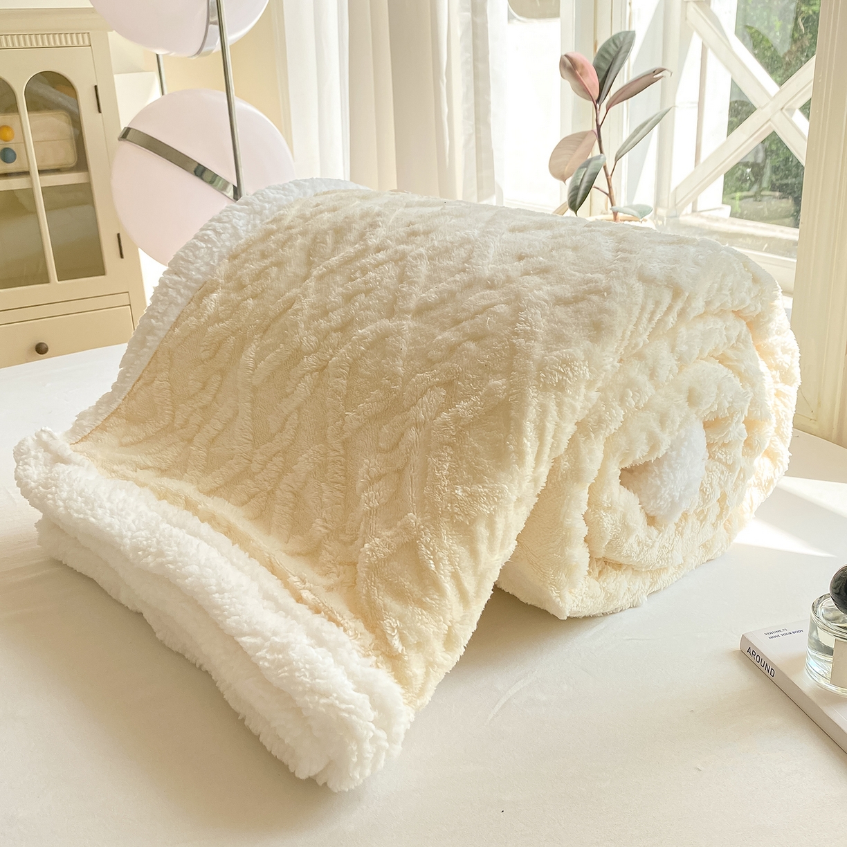 91家纺网 家纺一手货源 找家纺 悦织湾家纺 2025新款塔芙绒羊羔绒舒棉绒毛毯麻花格系列 麻花格-米白