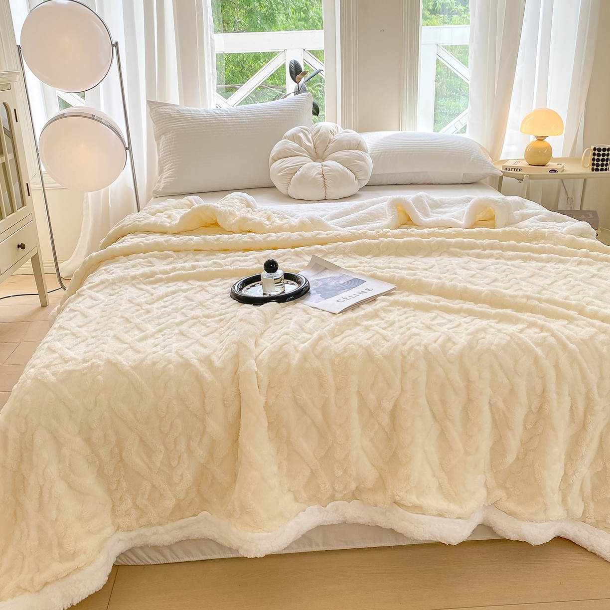 91家纺网 家纺一手货源 找家纺 悦织湾家纺 2025新款塔芙绒羊羔绒舒棉绒毛毯麻花格系列 麻花格-米白