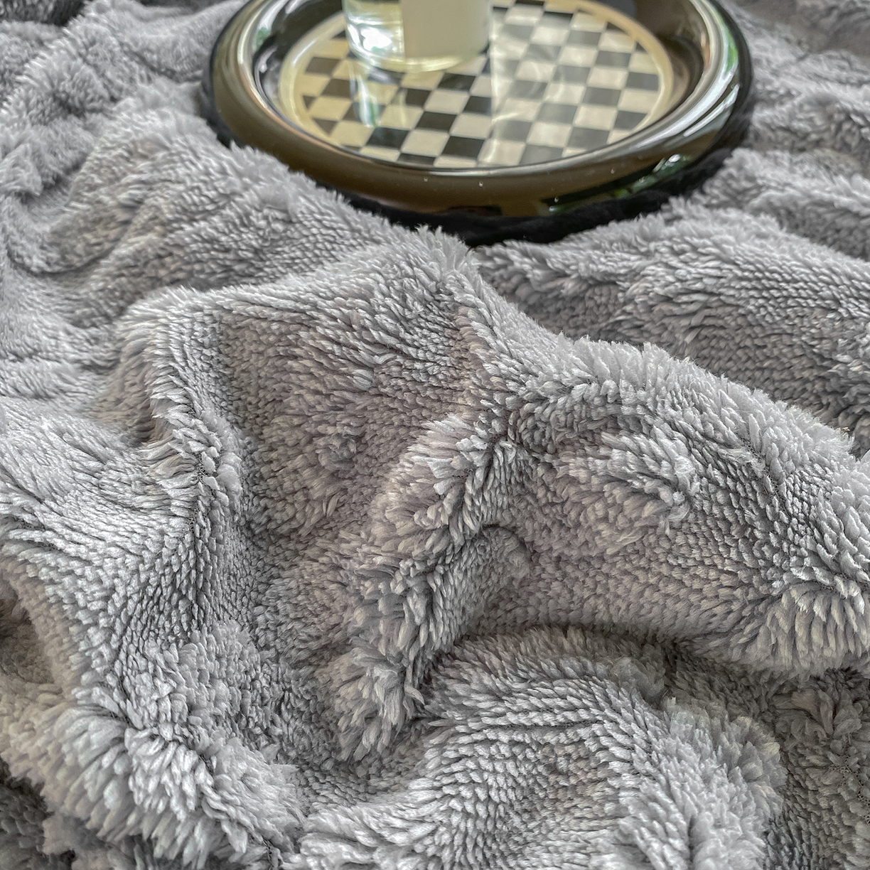 91家纺网 家纺一手货源 找家纺 悦织湾家纺 2025新款塔芙绒羊羔绒舒棉绒毛毯麻花格系列 麻花格-灰蓝