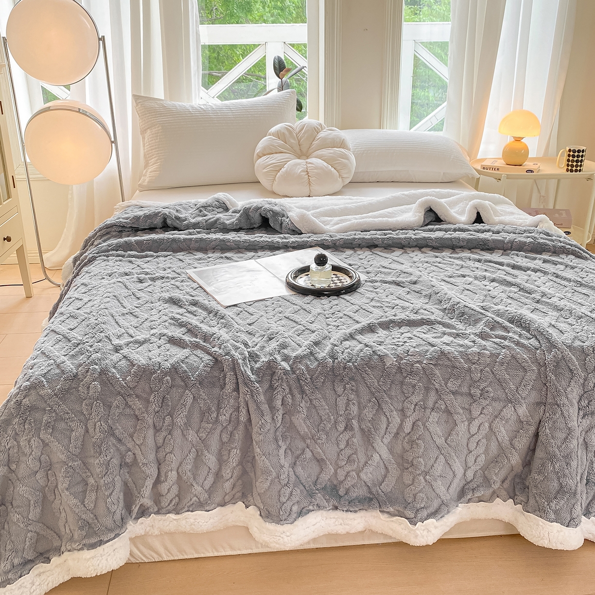 91家纺网 家纺一手货源 找家纺 悦织湾家纺 2025新款塔芙绒羊羔绒舒棉绒毛毯麻花格系列 麻花格-灰蓝