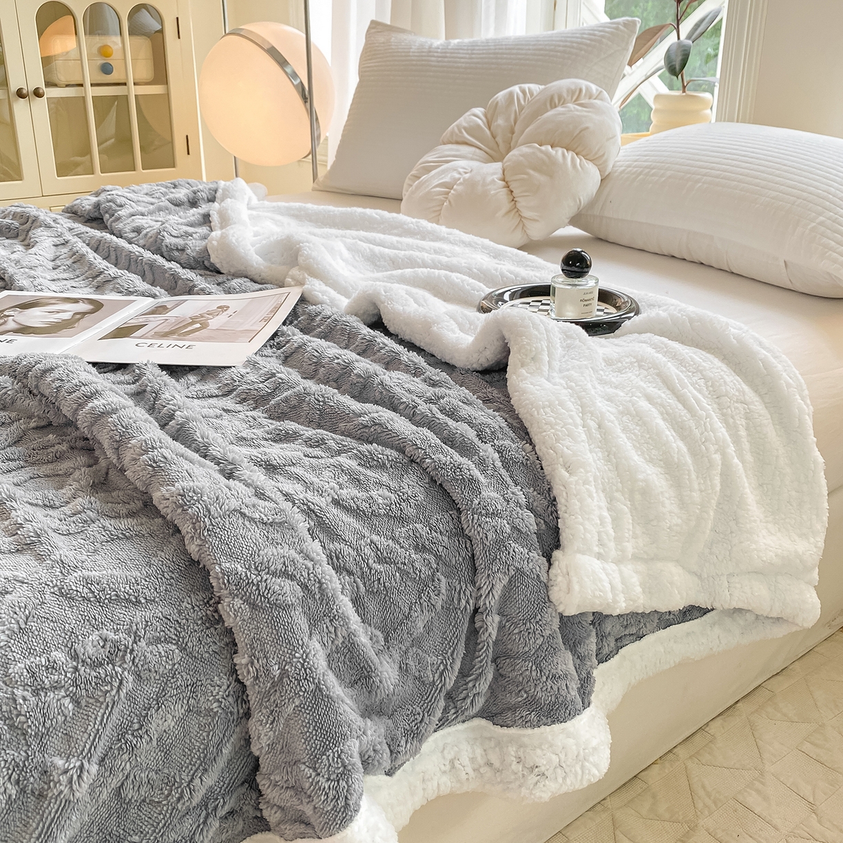 91家纺网 家纺一手货源 找家纺 悦织湾家纺 2025新款塔芙绒羊羔绒舒棉绒毛毯麻花格系列 麻花格-灰蓝